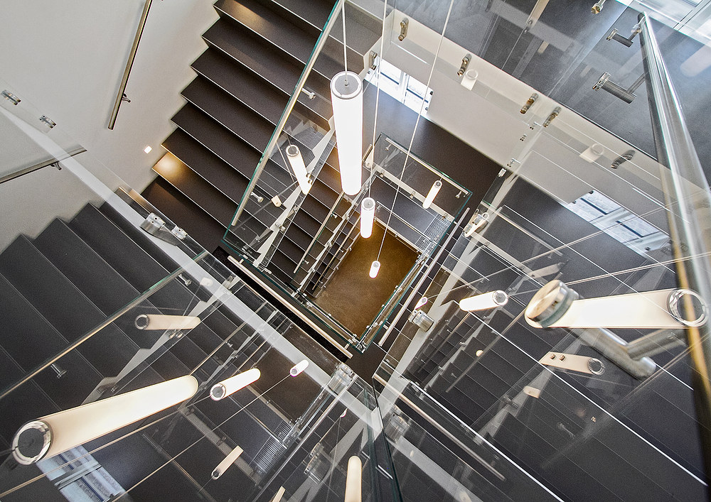Glasværn giver trappen et let og luftigt udtryk
