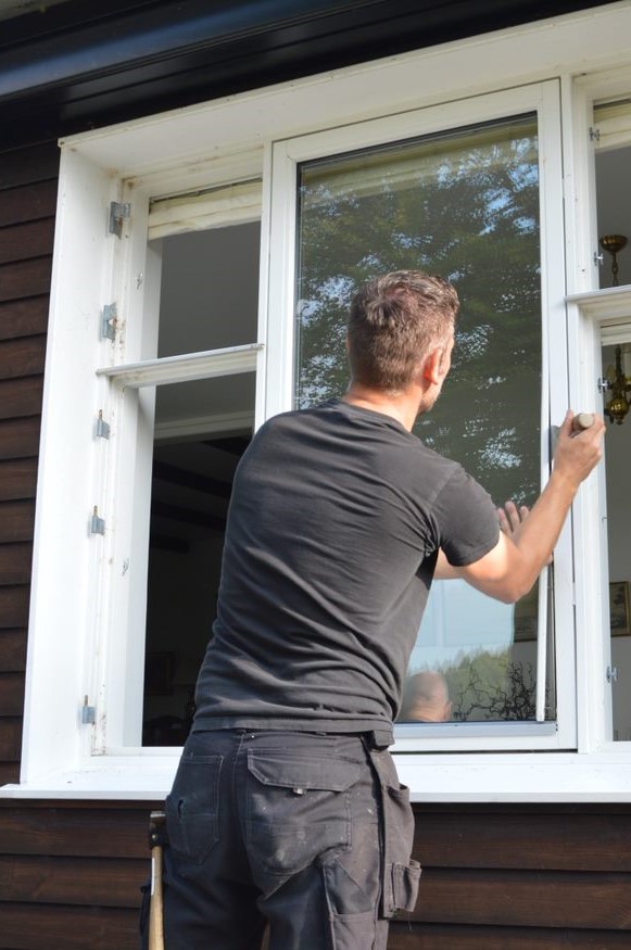 Håndværkerfradraget kan bruges til energibesparelser ved opdatering af vinduer og døre.